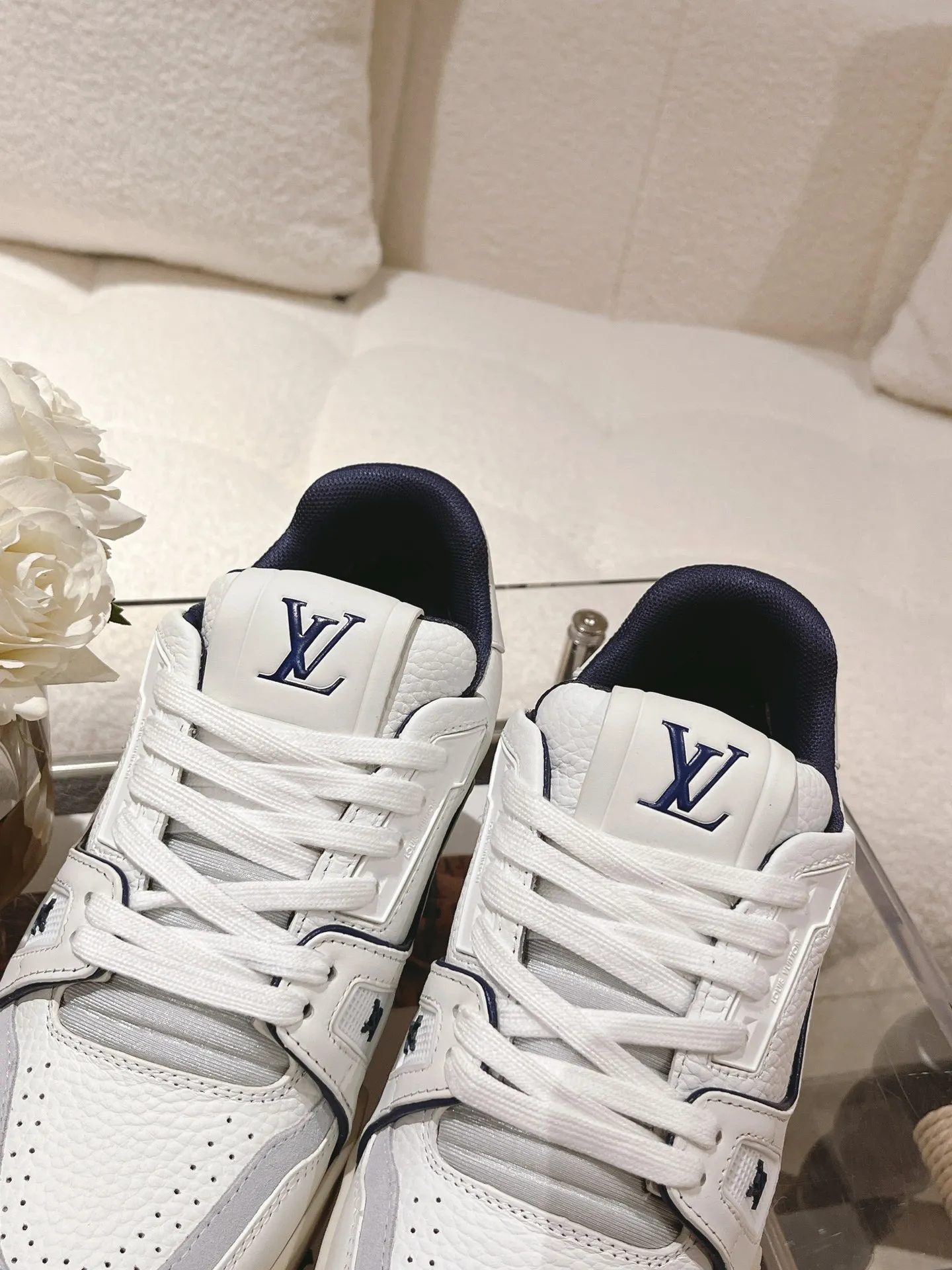 👟👟Ex-factory price 840👟👟 Women's shoes, women's clothing, top version of LV TRAINER basketball series sneakers, original 1:1 disassembly, official website limited edition retro basketball sneakers! Both the high-top and low-top models spent money to purchase 1:1 accurate reproductions of the originals, and all the details are flawless! The upper material is exclusively customized first-layer cowhide, the inside is breathable 3D mesh material, the sole is T👟👟 ex-factory price U, non-slip, anti-yellowing and high temperature resistant. Exclusively customized materials, women’s size 35-40, men’s size 39-45